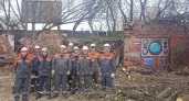 Сотрудники "Т Плюс" очистили от кустарника улицу Спасскую