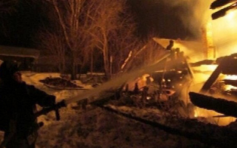 Ночью в Кировской области дотла сгорел продуктовый  магазин