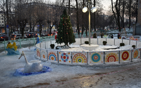 В Кирове определили самую новогоднюю школу