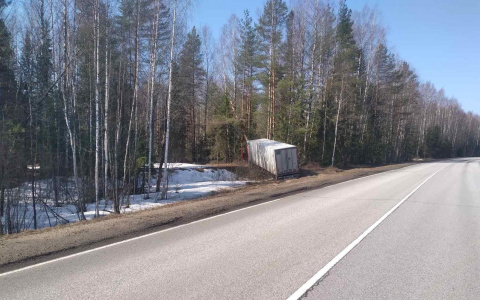 В Кировской области на трассе скончался водитель фуры