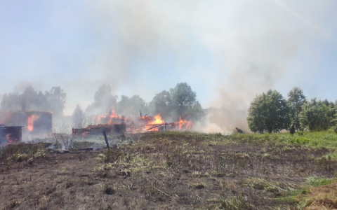 «В селе сгорели пять домов»: в Кировской области за сутки в пожарах погибли двое мужчин