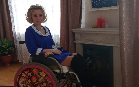 Жительница Кировской области участвует в конкурсе красоты среди девушек в инвалидных креслах