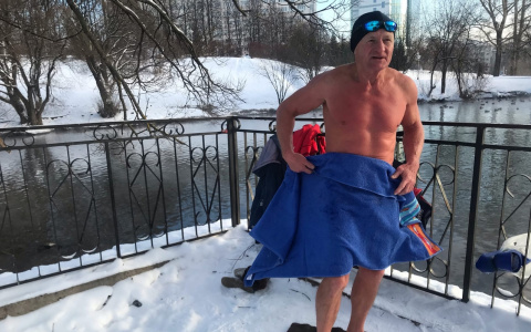 «Отжимаюсь по 300 раз ежедневно»: кировский ветеран о спорте и зимнем плавании
