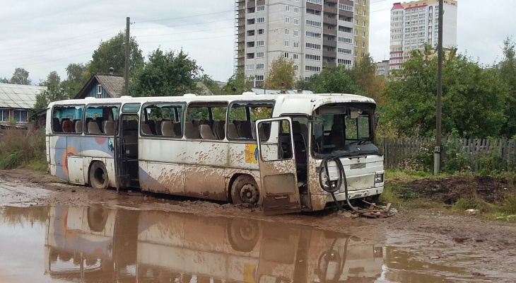 В Кирове ребенка обвиняют в порче заброшенного автобуса на 120 тысяч