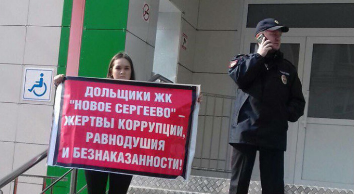 В Кирове девушка вышла на одиночный пикет перед Васильевым и Бабичем
