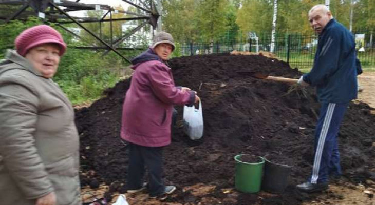 В Кирове растаскали чернозем, который привезли для ремонта двора