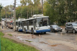 ДТП в Кирове: несколько тролейбусов перекрыли дорогу на Красина