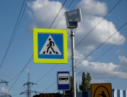 В Кирове на Сурикова не работает дорожный знак с солнечной батареей