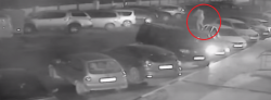 Видео: в Кирове молодой человек скакал по крышам автомобилей