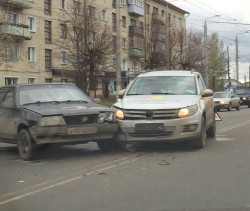 ДТП в Кирове: «девятка» врезалась в «Фольксваген»