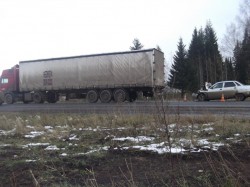 В Кировской области водитель «десятки», не рассчитав дистанцию, влетел под фуру
