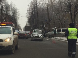 Тройное ДТП: в Кирове «КамАЗ» столкнулся с двумя иномарками