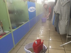 Видео: кировский магазин женской одежды затопило кипятком