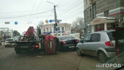 Кировчанин пожаловался в прокуратуру на эвакуаторщика, уронившего «Калину» на «Ягуар»