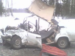 Серьезное ДТП в Кировской области: спасатели вырезали пострадавших из салона авто