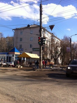В Кирове на нескольких перекрестках светофоры горели всеми цветами