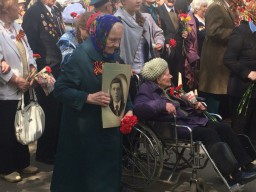 День Победы в Кирове: тысячи кировчан прошли в колонне «Бессмертного полка»