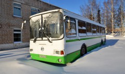 В Кировской области автобус для перевозки инвалидов ржавеет на территории администрации района