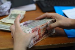 В Кирове установили лимит для зарплат чиновникам
