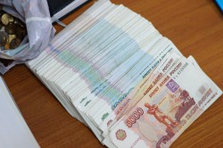 Кировский чиновник украл из бюджета интерната 130 000 рублей, а другой оплатил бюджетными деньгами штраф