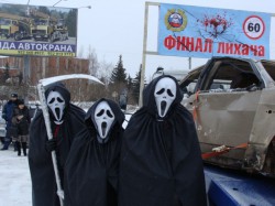 В Кировской области «Ангелы смерти» на разбитом авто призвали всех быть осторожнее на дорогах