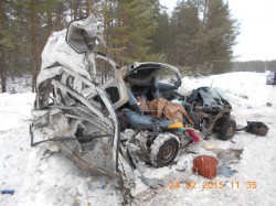 В Кировской области столкнулись «Тойота» и «КамАЗ»: автоледи от полученных травм скончалась на месте