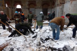В Спасском соборе рухнула крыша: кировчане откликнулись на просьбу о помощи
