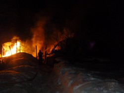 В Кировской области мужчина спас из горящего дома семью
