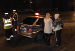 Видео: в Кирове задержали пьяную автоледи, которая уже была лишена водительских прав