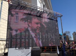 День Победы в Кирове: на Театральной площади Никита Белых выступил с речью