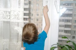 В Кирове снова дети выпадают из окон: зафиксировано уже два случая