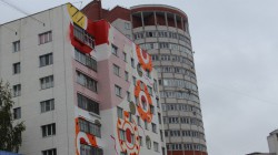 В Кирове на Комсомольской площади еще три дома раскрасят под дымку: когда закончатся работы?