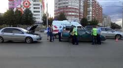 На Комсомольской столкнулись две иномарки: пострадала шестилетняя девочка