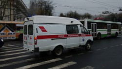 В Кирове рабочий сорвался с третьего этажа: мужчина получил множественные травмы