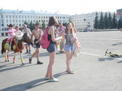 День молодежи в Кирове: кировчане запустили сотни мыльных пузырей