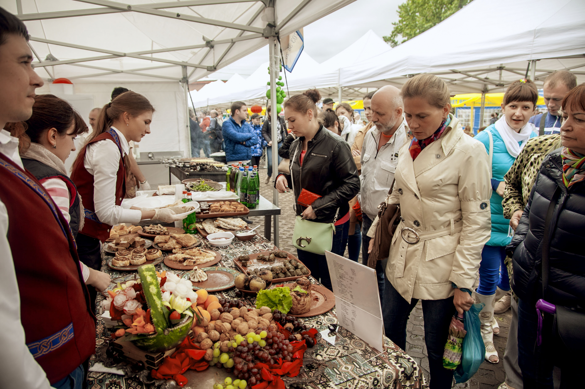 Ярмарки в спб май. Фестиваль национальной кухни «кухня народов России». Санкт-Петербургский фестиваль национальных кухонь. Гастрономический фестиваль. Кулинарный фестиваль.