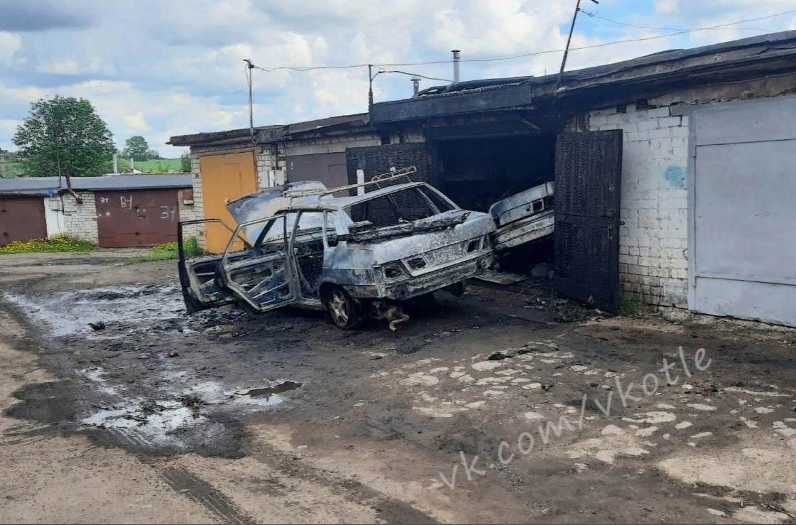 В Котельниче в пожаре полностью сгорела 