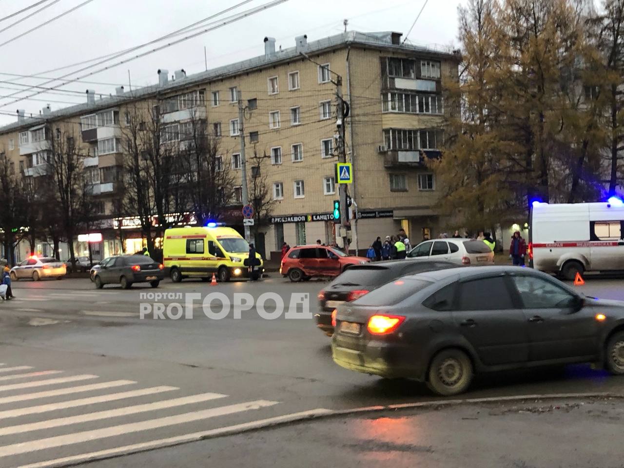 Появились подробности ДТП на улице Воровского в Кирове | 06.11.2023 | Киров  - БезФормата