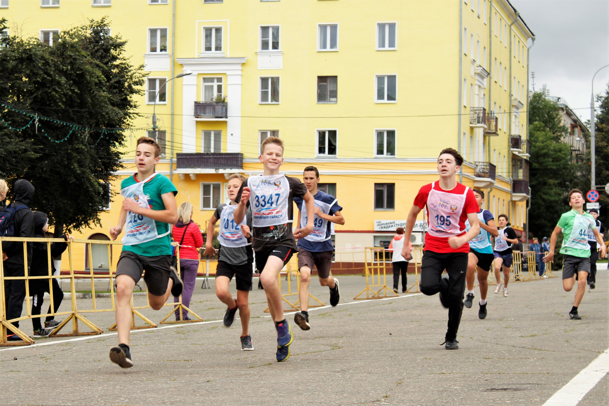 Фоторепортаж: в Кирове прошло спортивное состязание «Кросс нации»