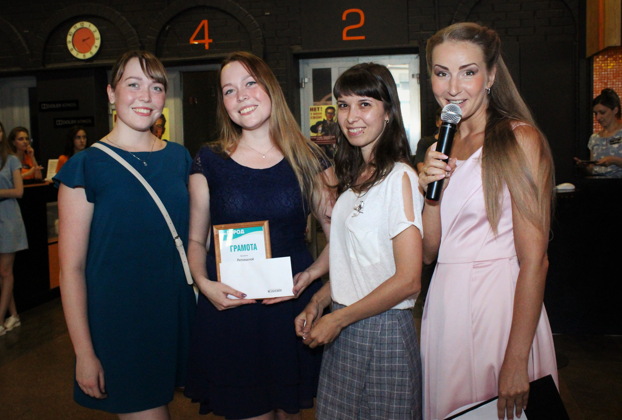 Город в лицах: награждение победителей инстаграм-выставки "Киров - город красивых людей" в "Колизее"