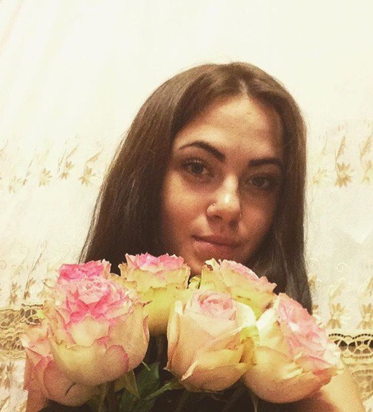 Счастливые кировчанки с цветами: 9 фото из Instagram