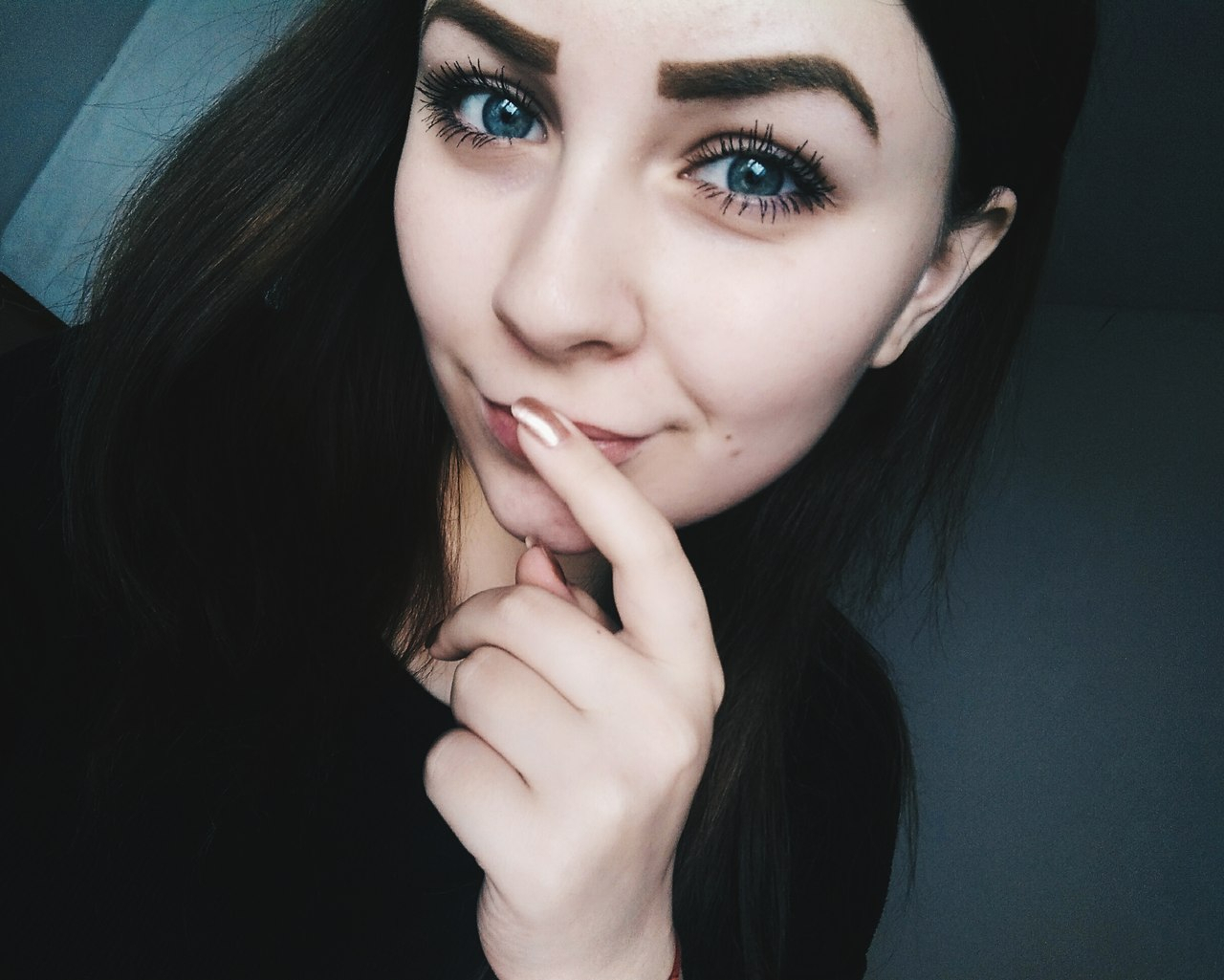 Подборка из социальных сетей: 9 эффектных брюнеток из Кирова