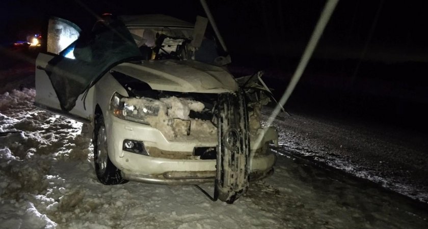На трассе "Вятка" водитель иномарки погиб на глазах женщины в ДТП с грузовиком