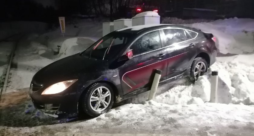 В Кирове пьяного водителя на Mazda смог остановить только КамАЗ