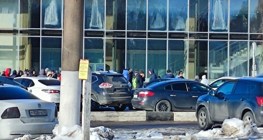 Из кировского аэропорта эвакуировали сотрудников и пассажиров