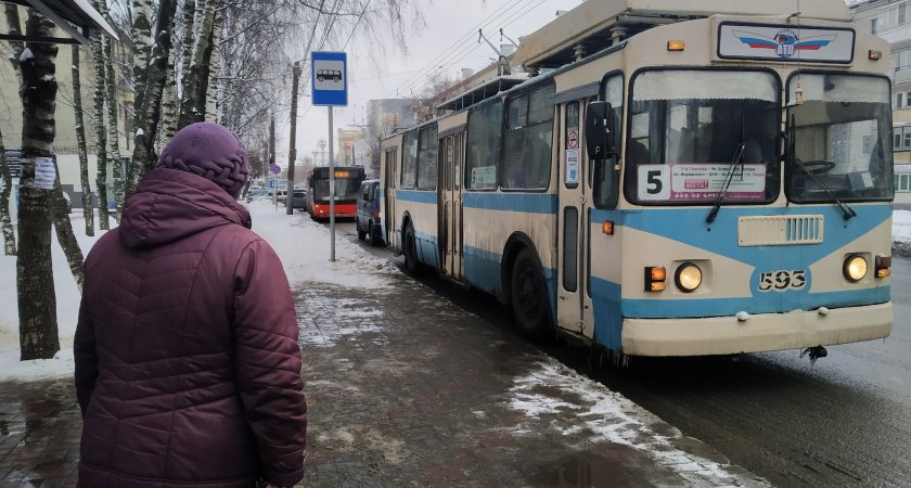 В общественном транспорте Кирова нельзя оплатить проезд телефоном