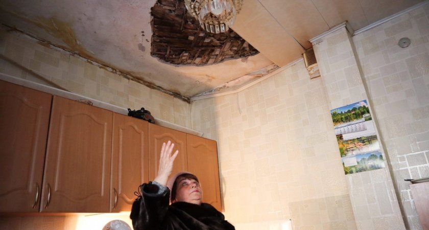 В Кирове на 63-летнюю пенсионерку обрушилась часть потолка