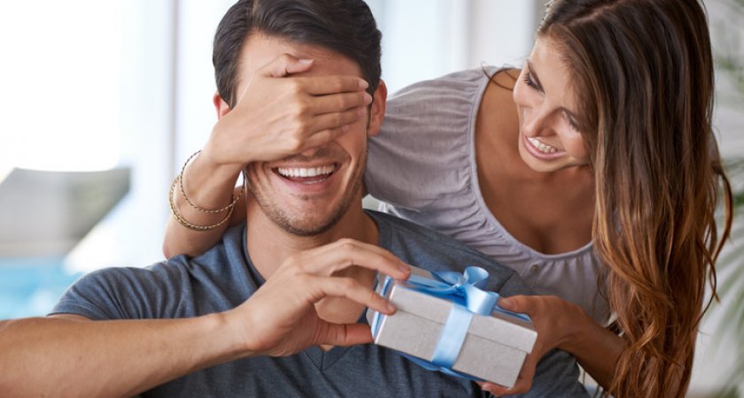 Подготовить дорогой подарок на 23 февраля, не тратя лишних денег? Поможет кредитная карта