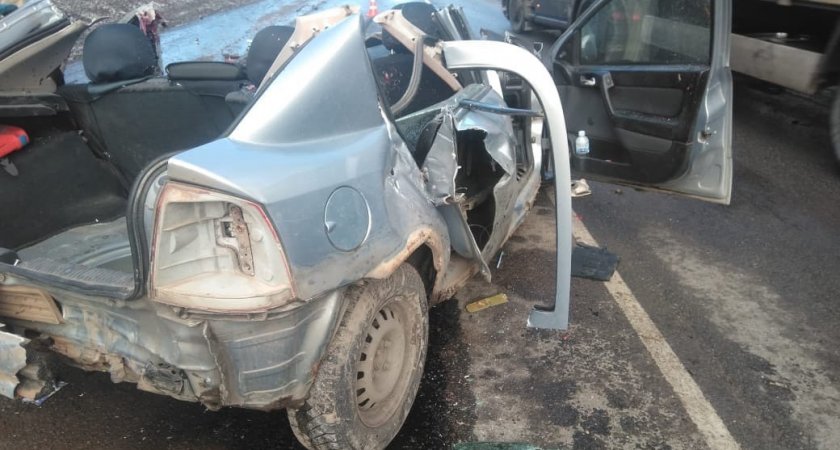 В Кировской области произошла авария с участием 3 машин: один человек погиб