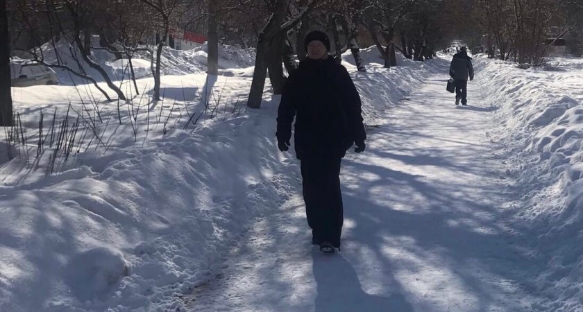 "На мосту сплошной гололед": кировчанка сломала тазовую кость на тротуаре